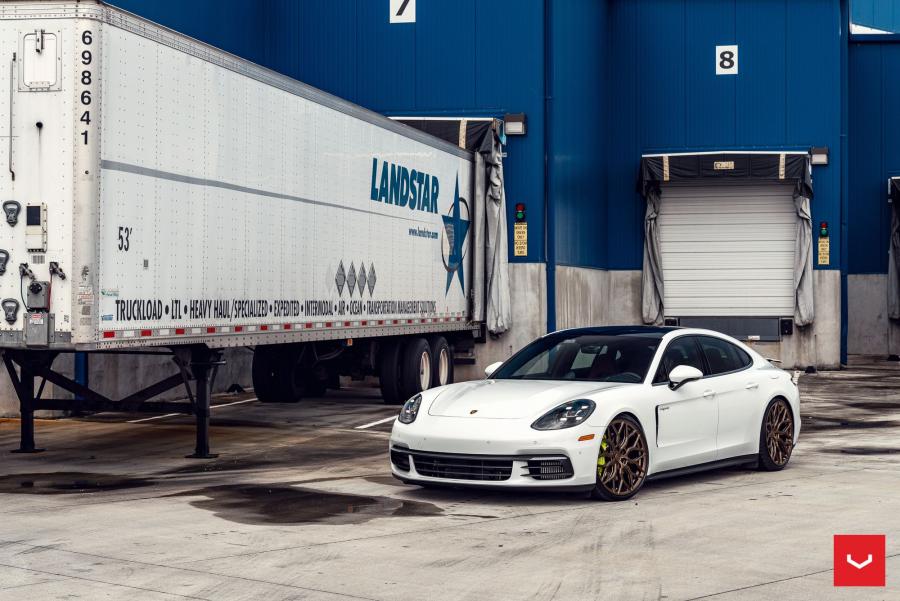  Porsche Panamera 4 on Vossen Wheels 2019 года  (фото 1 из 17)
